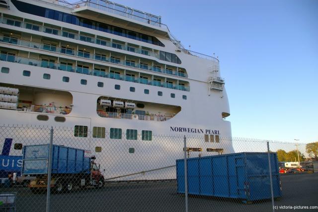 Norwegian Pearl aft while docked at Victoria.jpg