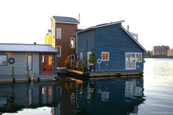 Large floating house at the Victoria Fisherman's Wharf.jpg