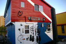 Diver's Den floating house  at Fisherman's Wharf in Victoria.jpg