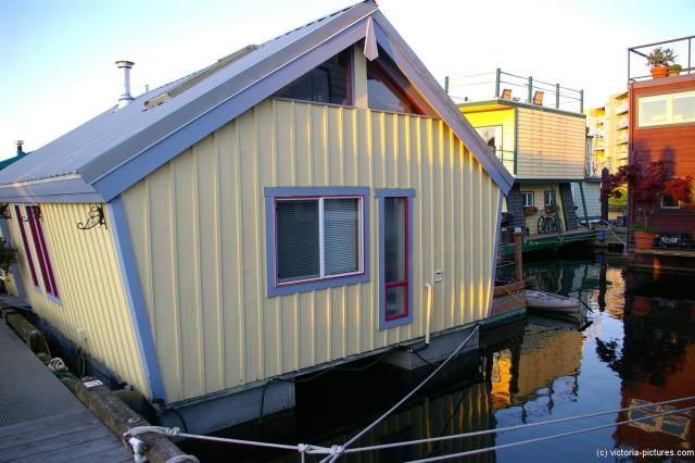 Yellow floating house at Victoria Fisherman's Wharf.jpg