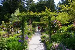 Walkway near the Butchart Gardens rose garden.jpg