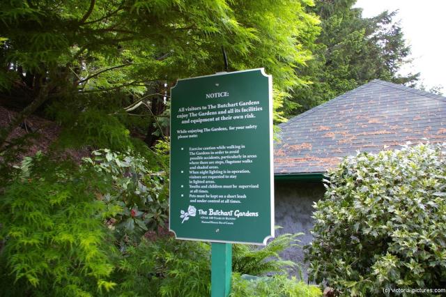 Warning sign in Butchart Gardens in Victoria.jpg