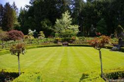 Circular courtyard area of the Butchart Gardens Rose Garden.jpg