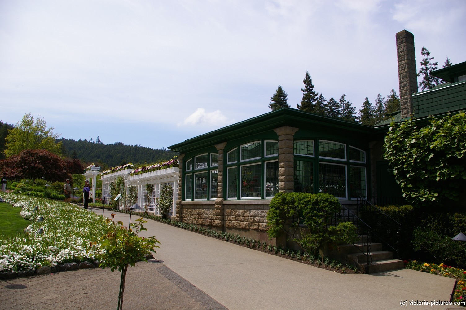 Entering Butchart Gardens.jpg
