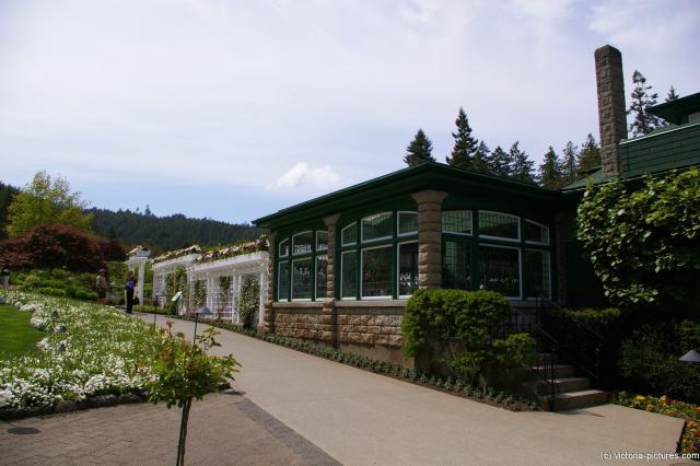 Entering Butchart Gardens.jpg