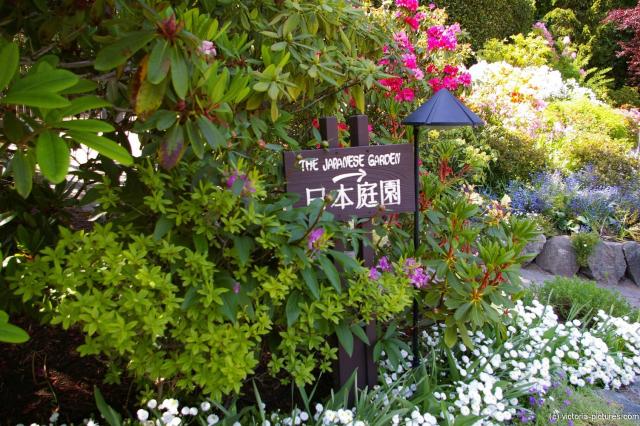 Sign points to the Japanese Garden at the Butchart Gardens.jpg