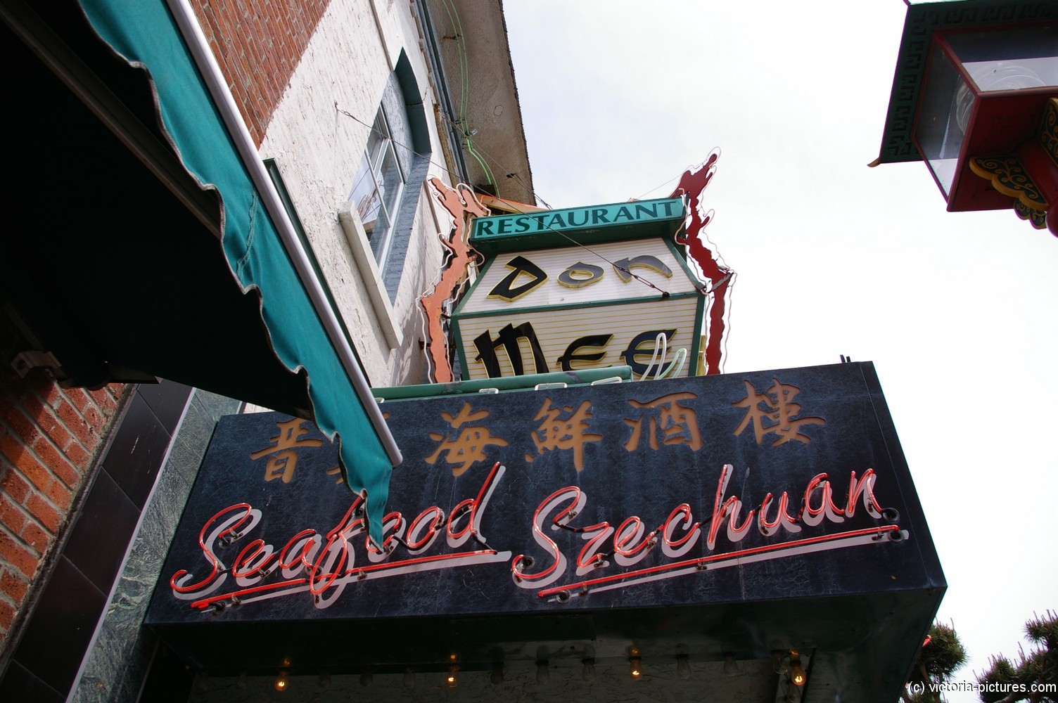 Don Mee restaurant in Victoria Chinatown.jpg