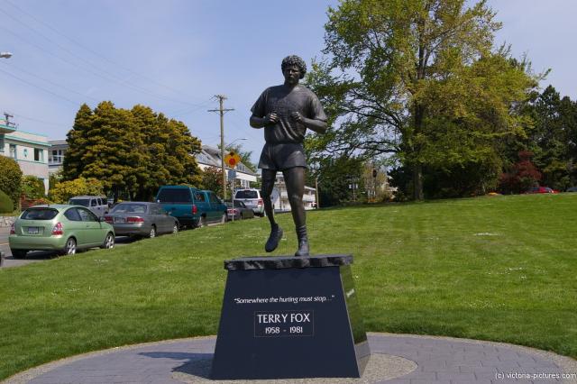 Terry Fox statue at Mile 0 Park in Victoria Canada.jpg
