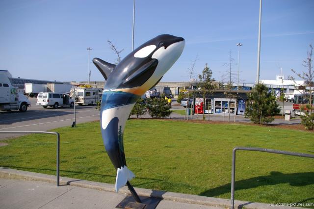 Killer Whale statue at the BC Ferries Tsawwassen Terminal.jpg